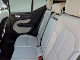 
										Volvo XC40 full									