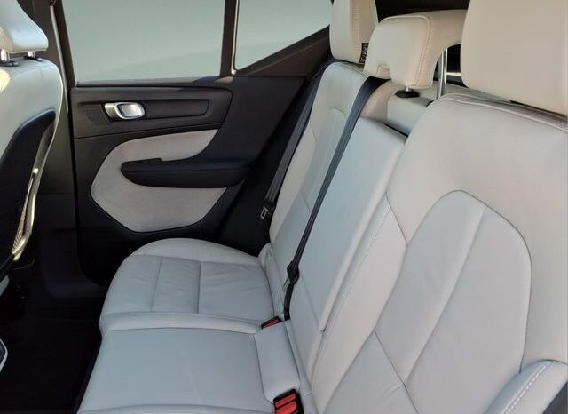 
								Volvo XC40 full									