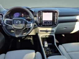 
										Volvo XC40 full									
