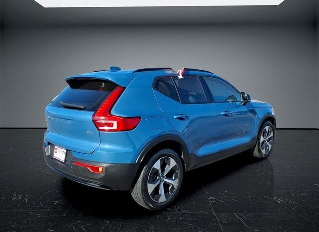 
								Volvo XC40 full									