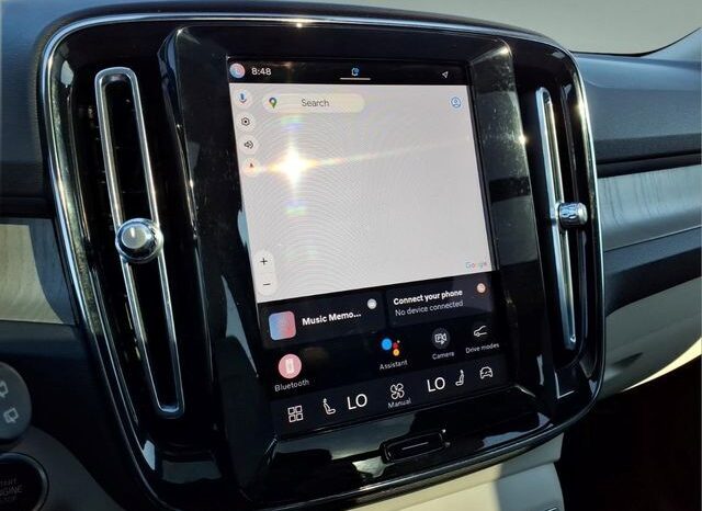 
								Volvo XC40 full									