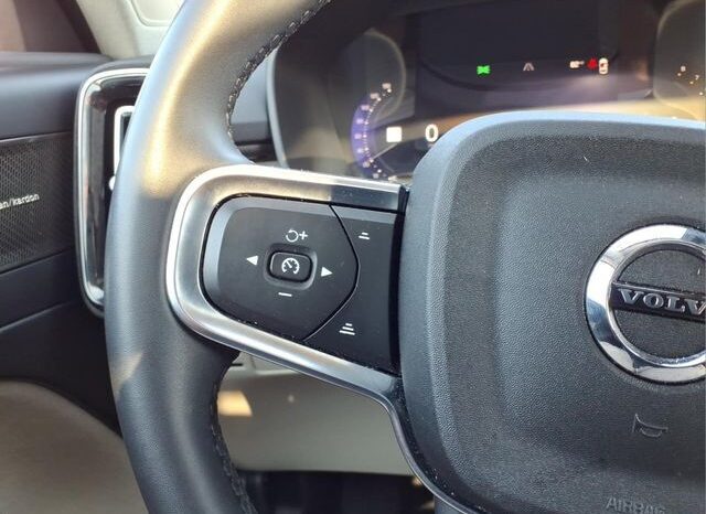 
								Volvo XC40 full									