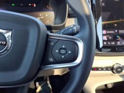 
										Volvo XC40 full									