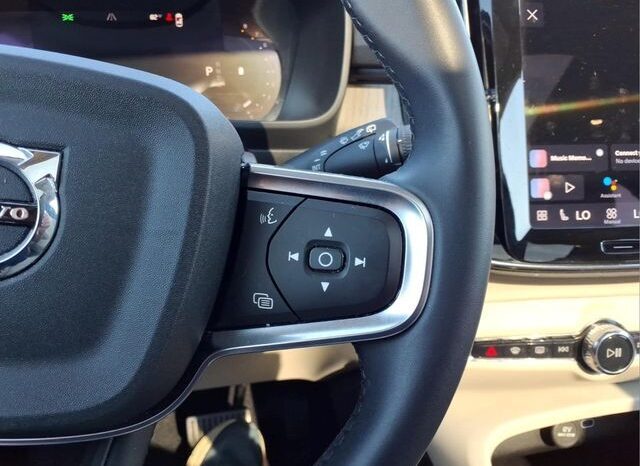 
								Volvo XC40 full									
