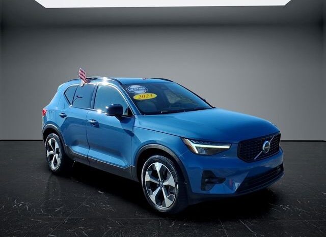 
								Volvo XC40 full									