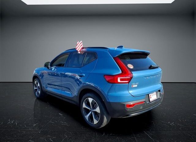 
								Volvo XC40 full									