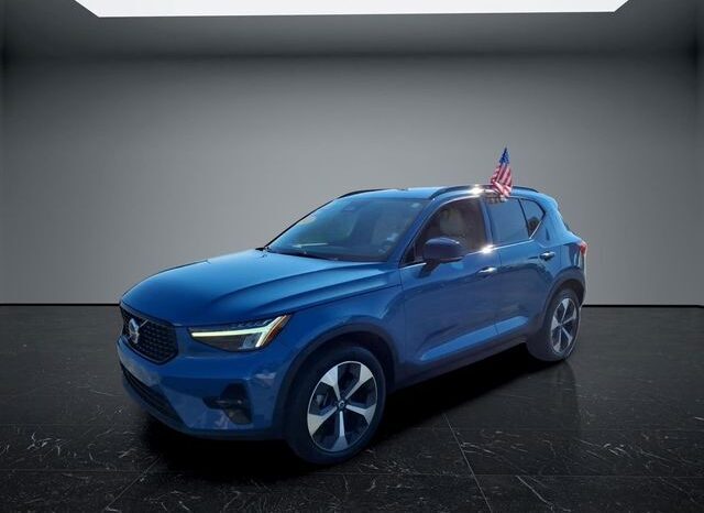 
								Volvo XC40 full									