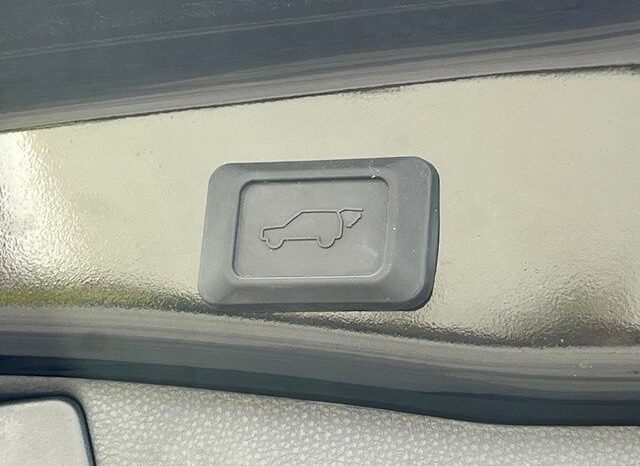 
								Toyota RAV4 full									