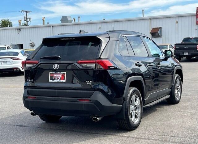 
								Toyota RAV4 full									