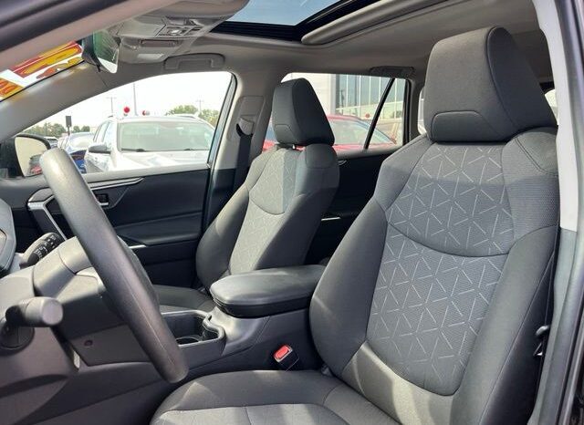 
								Toyota RAV4 full									