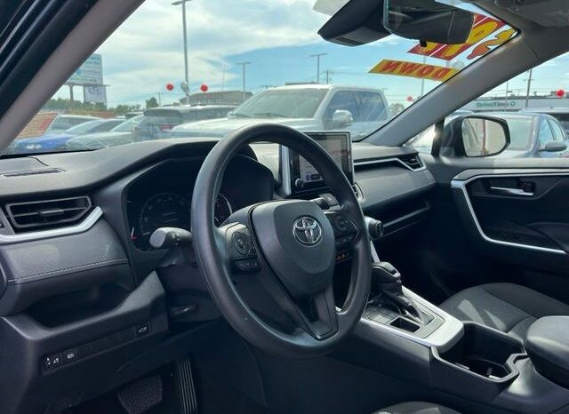 
								Toyota RAV4 full									