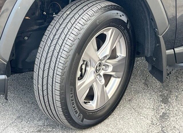 
								Toyota RAV4 full									