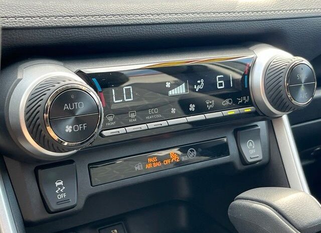 
								Toyota RAV4 full									