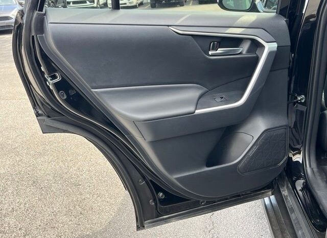 
								Toyota RAV4 full									