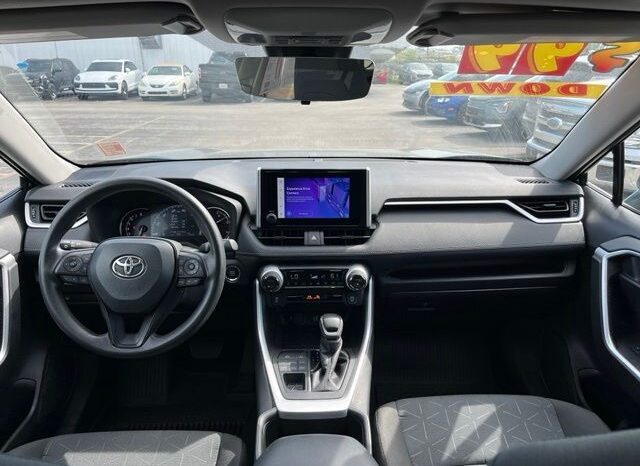 
								Toyota RAV4 full									