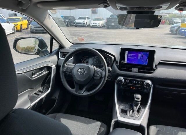 
								Toyota RAV4 full									