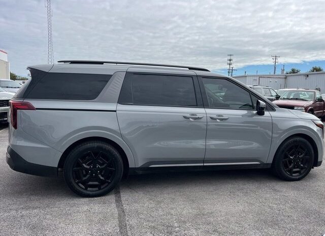 
								Kia Carnival full									