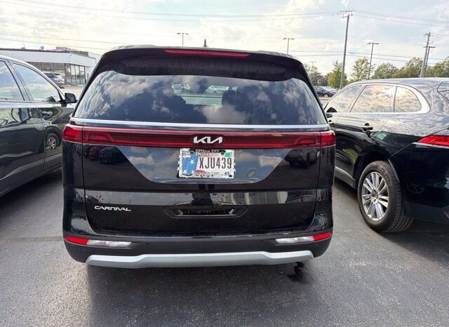 
								Kia Carnival full									