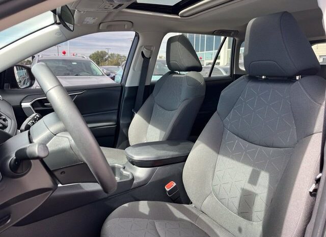 
								Toyota RAV4 Hybrid full									