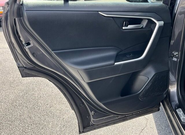 
								Toyota RAV4 Hybrid full									