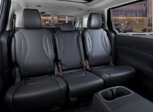 
								Kia Carnival Hybrid full									