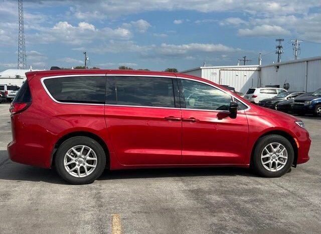 
								Chrysler Pacifica full									