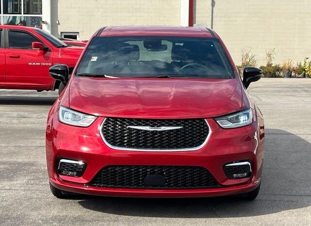 
								Chrysler Pacifica full									