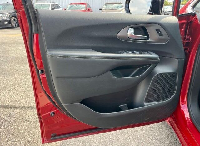 
								Chrysler Pacifica full									