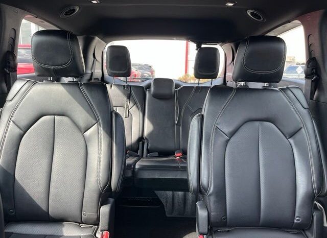 
								Chrysler Pacifica full									
