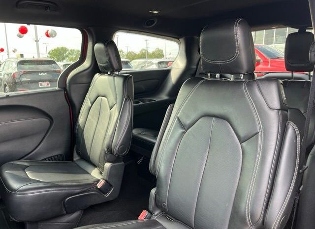 
								Chrysler Pacifica full									