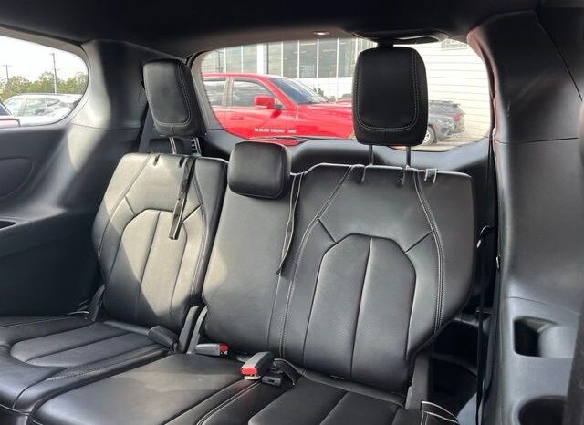 
								Chrysler Pacifica full									