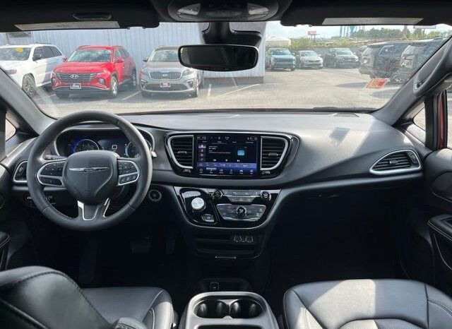 
								Chrysler Pacifica full									