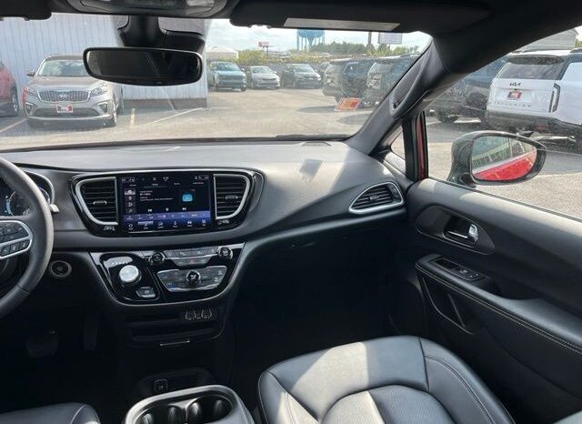 
								Chrysler Pacifica full									