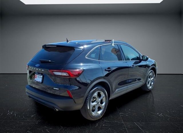 
								Ford Escape full									