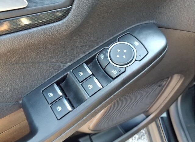 
								Ford Escape full									