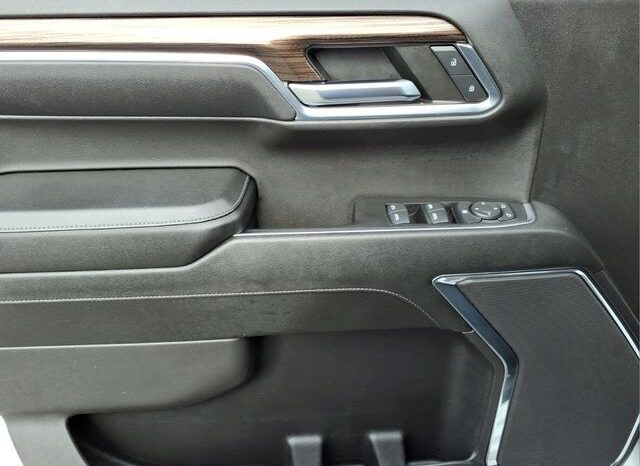 
								Chevrolet Silverado 1500 full									