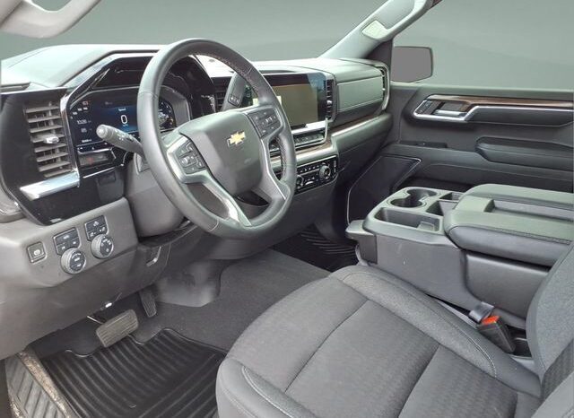 
								Chevrolet Silverado 1500 full									