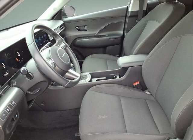 
								Hyundai Kona full									