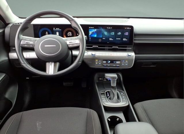 
								Hyundai Kona full									