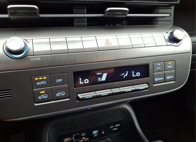 
								Hyundai Kona full									