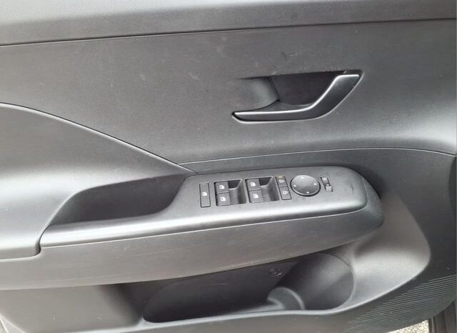 
								Hyundai Kona full									