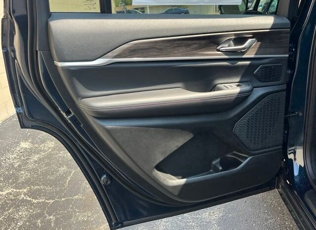
								Jeep Grand Cherokee L full									