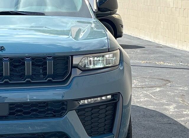 
								Jeep Grand Cherokee L full									