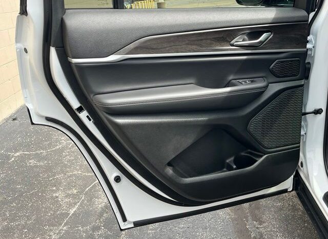
								Jeep Grand Cherokee L full									