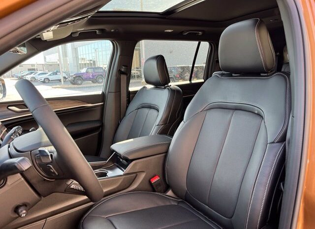 
								Jeep Grand Cherokee L full									