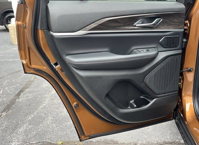
								Jeep Grand Cherokee L full									