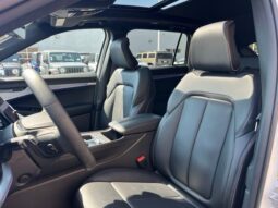 
										Jeep Wagoneer S full									