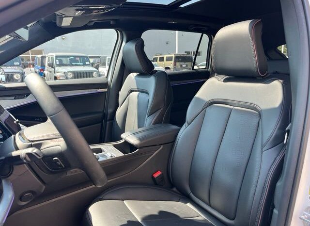 
								Jeep Wagoneer S full									