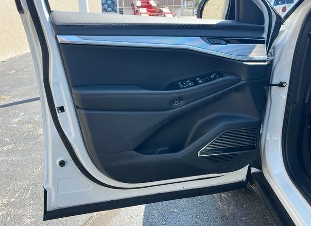 
								Jeep Wagoneer S full									