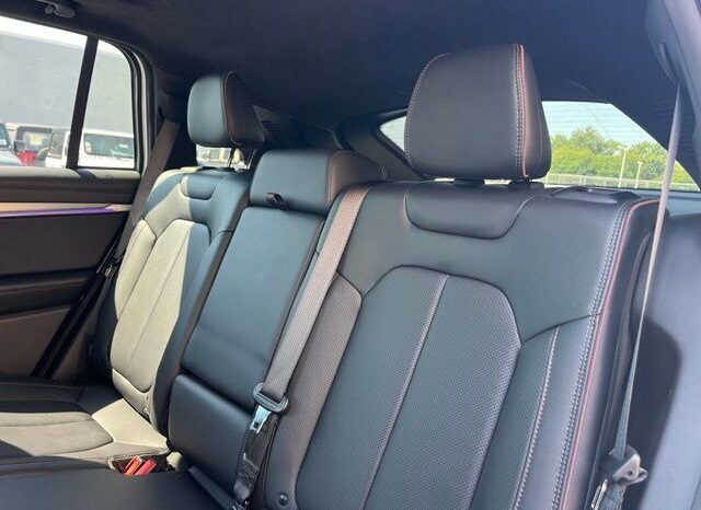 
								Jeep Wagoneer S full									